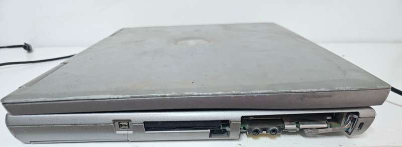 Dell Latitude D800 Pentium M 600Mhz  - 1GB RAM - No HDD No battery