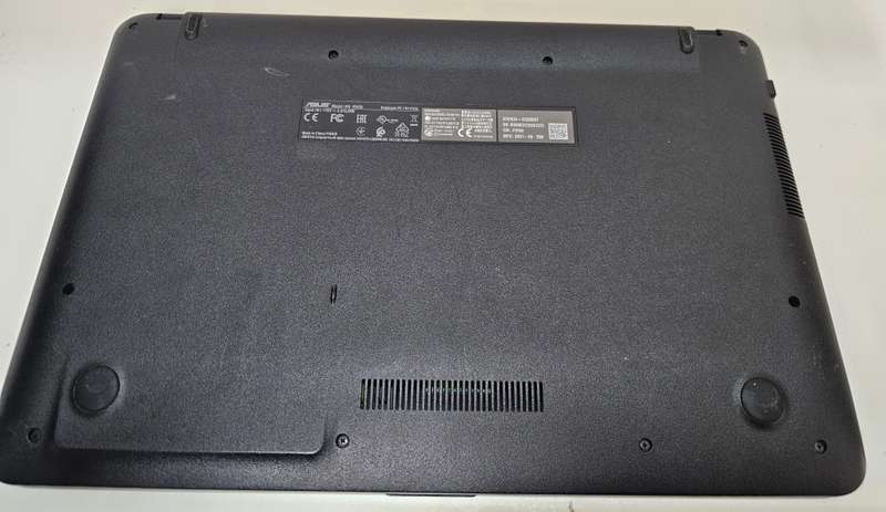 Asus Vivobook i5-8250U 8GB RAM 256GB SSD