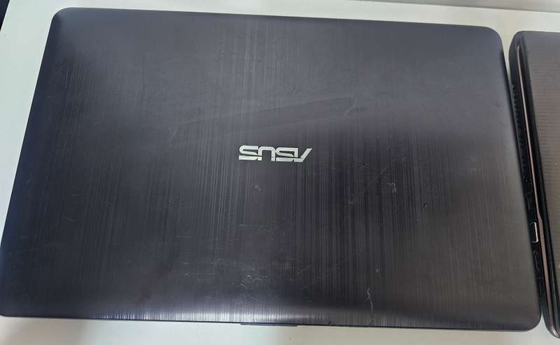 2 x Asus laptops !Spares or Repairs!