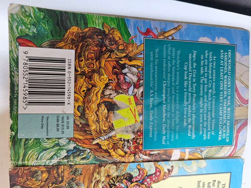 5 x Terry Pratchett soft cover books