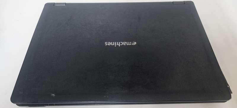 eMachines E528  Powers On, No Display (Internal/External), No LCD or Bezel  Sold As Is