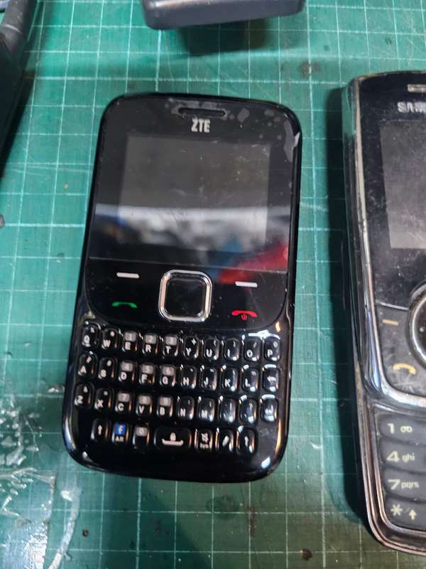 Cell Phone Bundle  Nokia  Samsung  ZTE  Panasonic