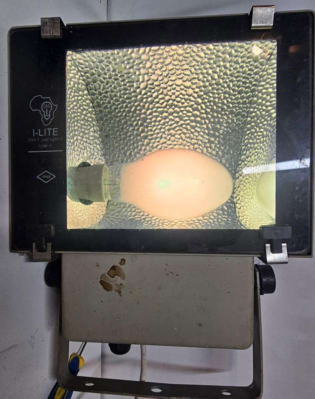 2 x Mercury Vapour Flood Lights   Dual I-LITE Fixtures with OSRAM 125W Bulbs