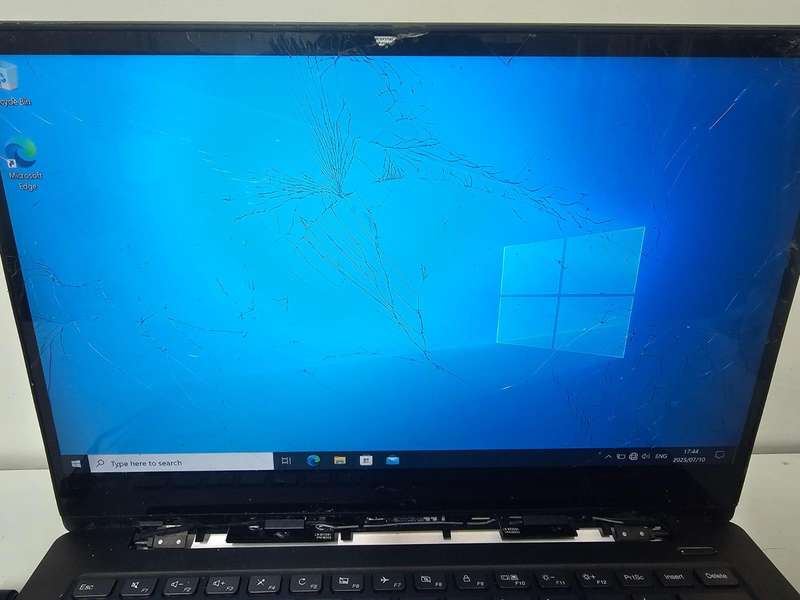 Lenovo Ideapad 530s  i7 8th Gen | 8GB RAM | 256GB SSD | Cracked Touchscreen  for spares or repair
