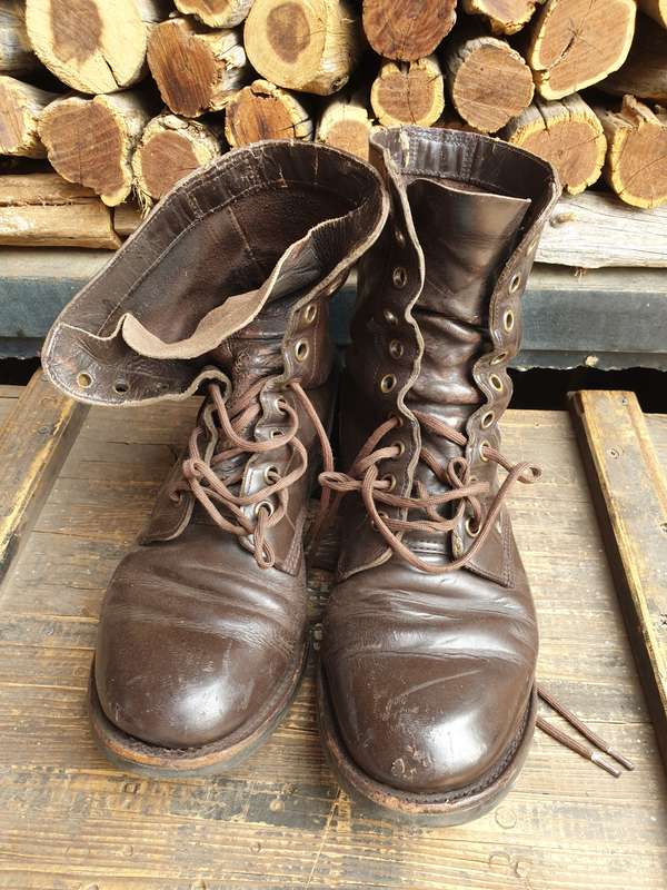 original WELL used/worn SADF era dated 1991 full leather combat boots with "drill" soles size 10 UK