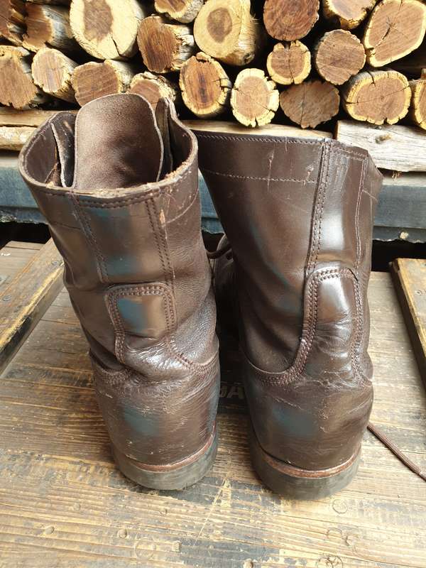 original WELL used/worn SADF era dated 1991 full leather combat boots with "drill" soles size 10 UK