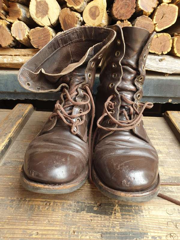 original WELL used/worn SADF era dated 1991 full leather combat boots with "drill" soles size 10 UK