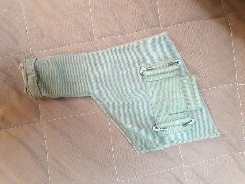 original & scarce Brit patt 44 jungle green side-arm holster (Rhodesia) - used condition (see pics)
