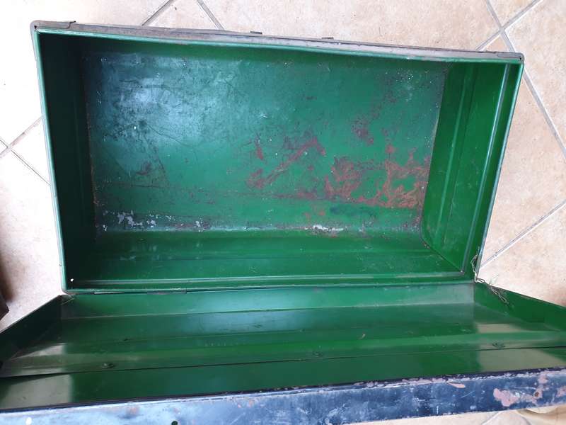 original Rhodesia era Soldiers' pers "kit" trunk (large metal item)