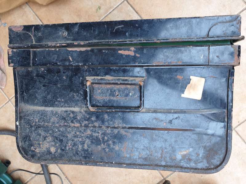 original Rhodesia era Soldiers' pers "kit" trunk (large metal item)