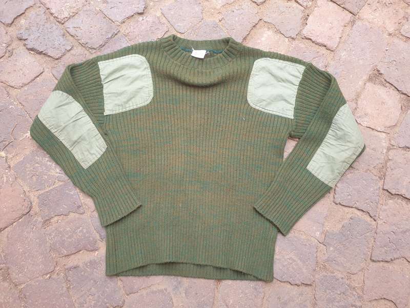 original Rhod army issue/ worn wool jumper/ jersey olive green with patches size small/ medium