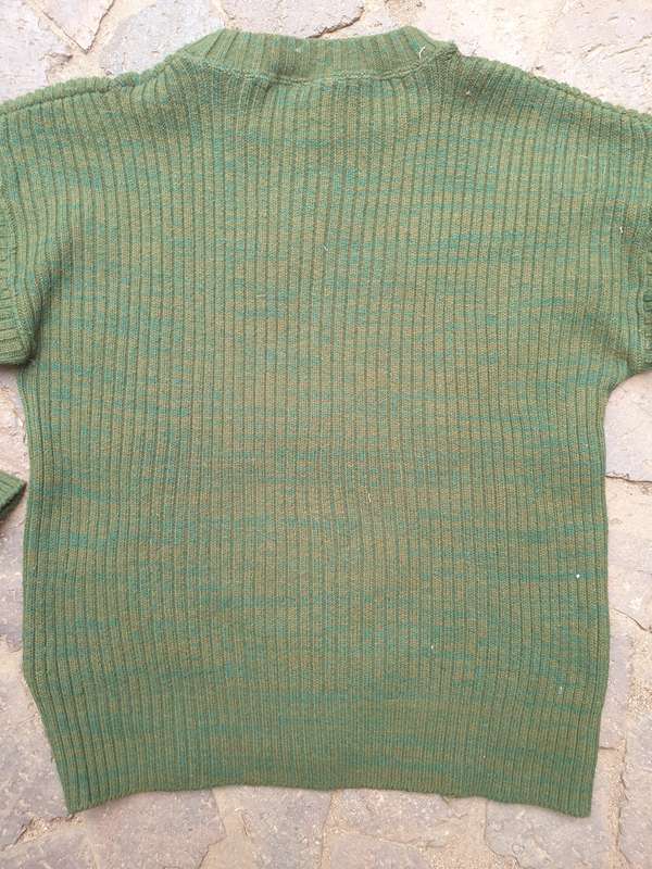 original Rhod army issue/ worn wool jumper/ jersey olive green with patches size small/ medium