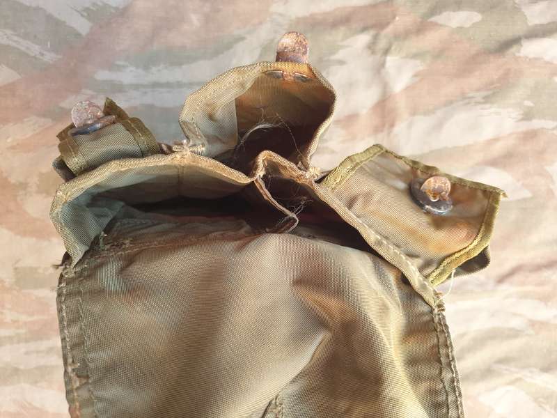 SADF era patt 80 SA SF Recce olive green nylon 3 xAK mag pouch (type with bellt loops at rear) metal