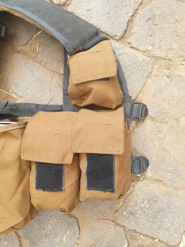 scarce SWATF nutria R1/ G3 mag pouch type 1 (lightweight) battle-jacket with removable rear panel
