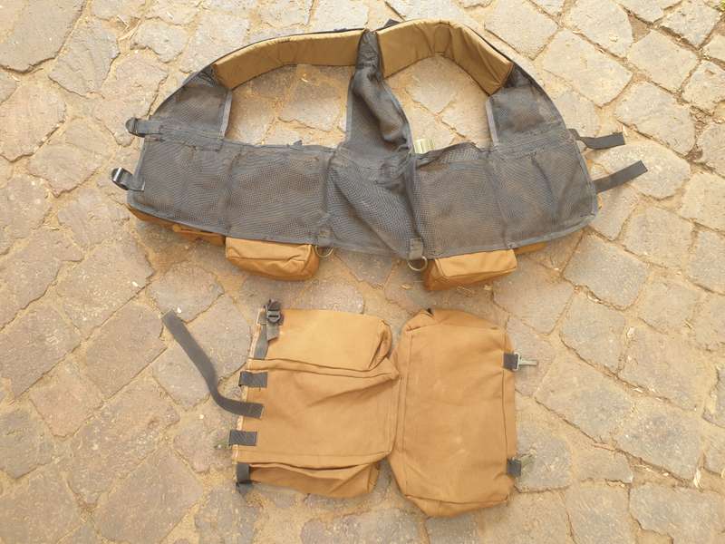 scarce SWATF nutria R1/ G3 mag pouch type 1 (lightweight) battle-jacket with removable rear panel