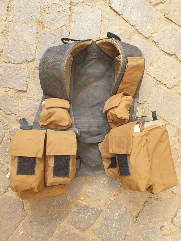scarce SWATF nutria R1/ G3 mag pouch type 1 (lightweight) battle-jacket with removable rear panel