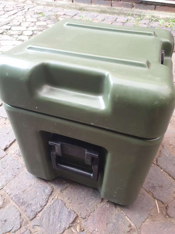original US made HARDIGG quality hard-case (protective) olive green ex US MIL 48cm X 48cm x 35cm nr1