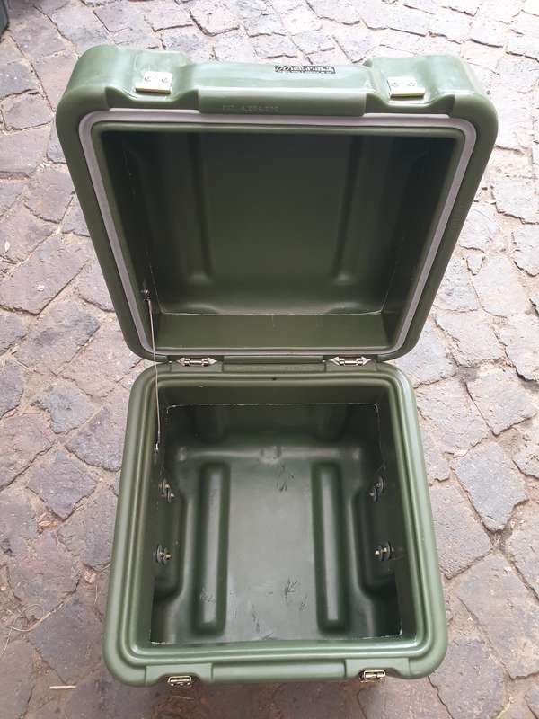 original US made HARDIGG quality hard-case (protective) olive green ex US MIL 48cm X 48cm x 35cm nr1