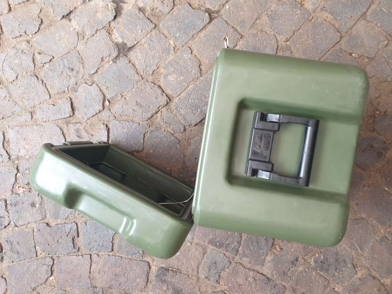 original US made HARDIGG quality hard-case (protective) olive green ex US MIL 48cm X 48cm x 35cm nr1