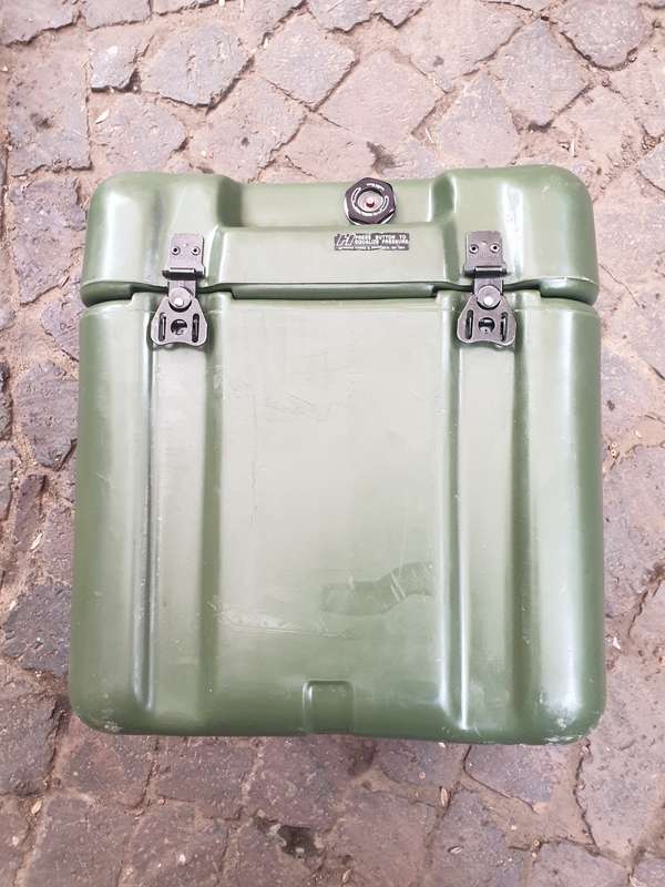 original US made HARDIGG quality hard-case (protective) olive green ex US MIL 48cm X 48cm x 35cm nr2