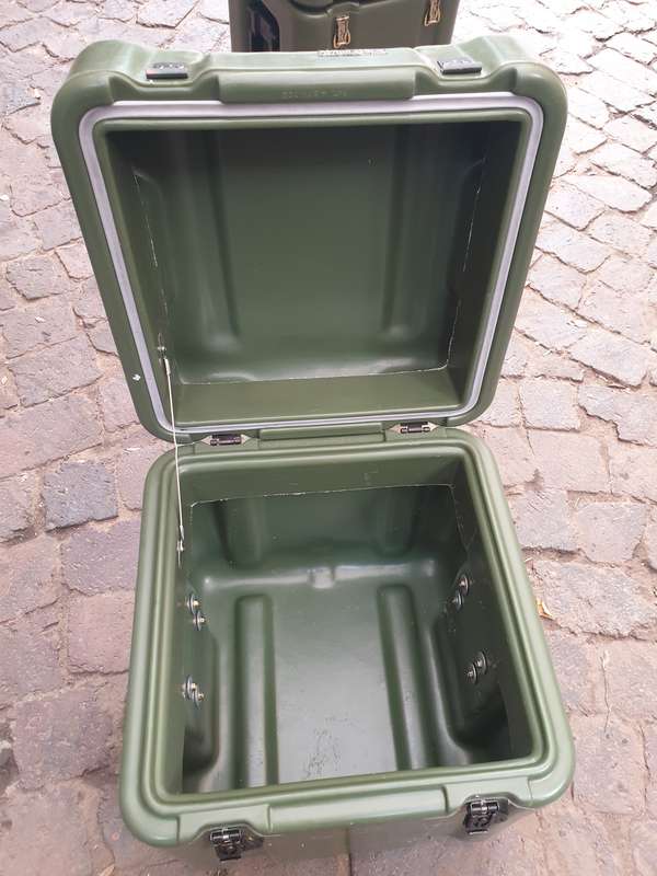 original US made HARDIGG quality hard-case (protective) olive green ex US MIL 48cm X 48cm x 35cm nr2