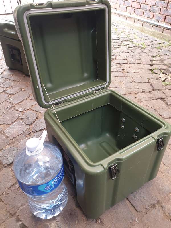 original US made HARDIGG quality hard-case (protective) olive green ex US MIL 48cm X 48cm x 35cm nr2