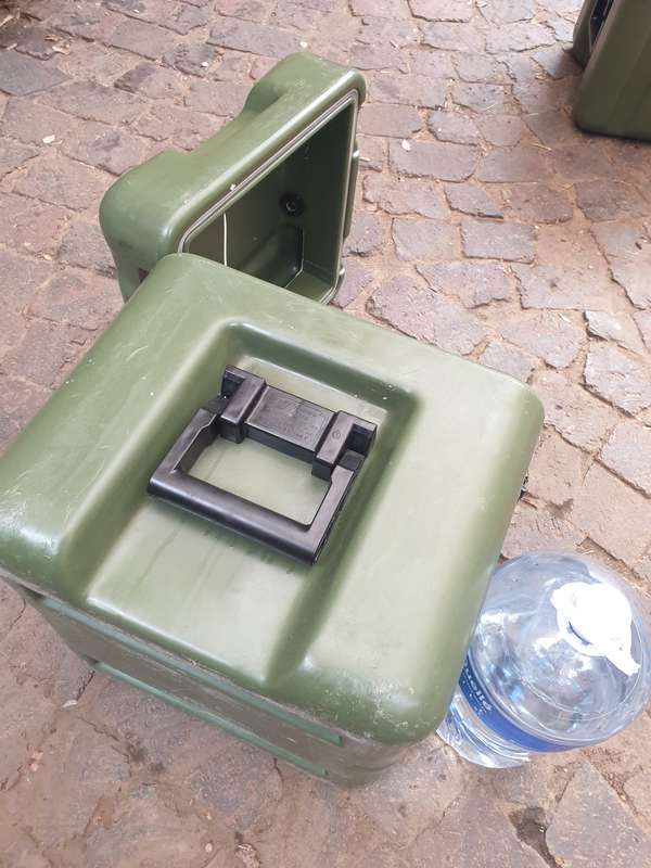 original US made HARDIGG quality hard-case (protective) olive green ex US MIL 48cm X 48cm x 35cm nr2