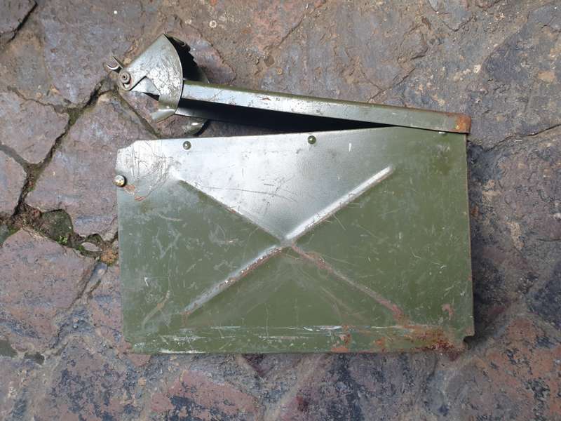 original SADF era SWA/Angola bushwar period olive green metal BMG/LMG ammo "ready" 200rds carry box