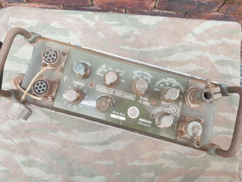 original Portuguese ULTRAMAR bushwar period RACAL TR-28 B2 (Porra model!) man-pack radio (body only)