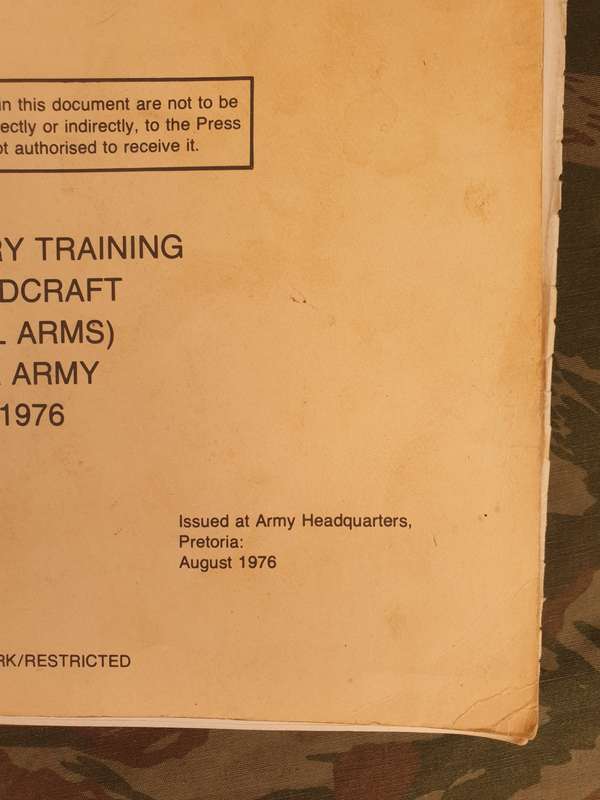 original early SWA/Angola bushwar period SADF ISSUE dd 1976 bi-lingual A4 size Fieldcraft manual