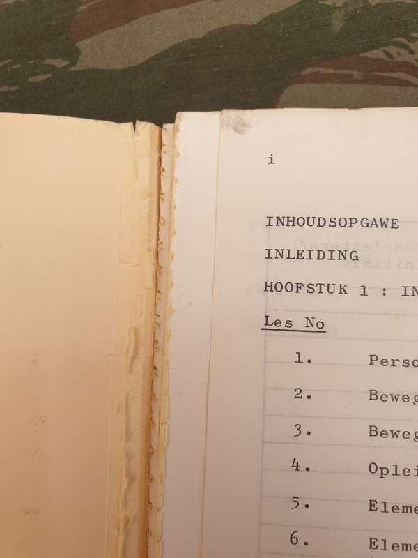 original early SWA/Angola bushwar period SADF ISSUE dd 1976 bi-lingual A4 size Fieldcraft manual