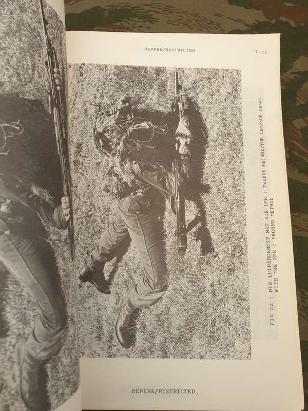 original early SWA/Angola bushwar period SADF ISSUE dd 1976 bi-lingual A4 size Fieldcraft manual