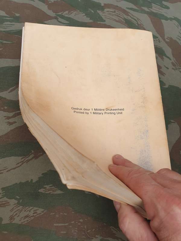 original early SWA/Angola bushwar period SADF ISSUE dd 1976 bi-lingual A4 size Fieldcraft manual
