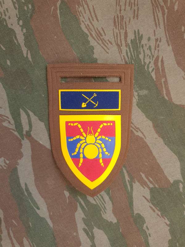Very VERY scarce SADF era 100% original 9 Eng Regt nutria tupper unit flash for "browns" field-dress