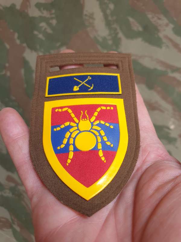 Very VERY scarce SADF era 100% original 9 Eng Regt nutria tupper unit flash for "browns" field-dress