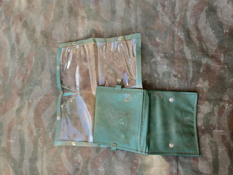 unknown origins green vinyl 70s/80s style small field map-case in good used condition (came in among