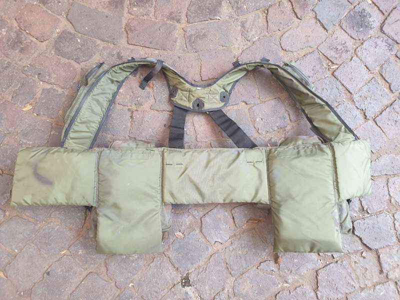 100% original Recce (SA SF) issued modern circa early 2000s type Niemoller olive green battle-jacket