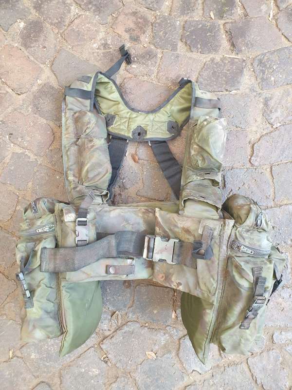 100% original Recce (SA SF) issued modern circa early 2000s type Niemoller olive green battle-jacket