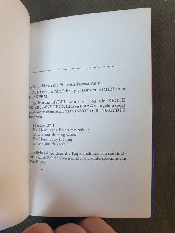 new Afrikaans 80s era SAP Police issue small blue pocket bible new testament unnamed clean & unused