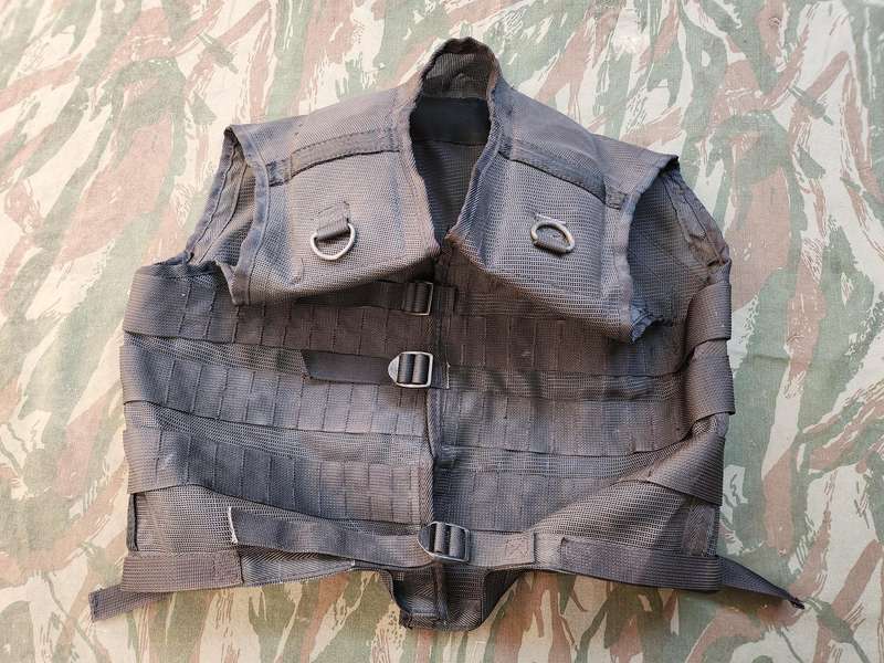 very hard to find rare & scarce 32Bn ALICE emerald green base-vest in good intact used (as new) cond
