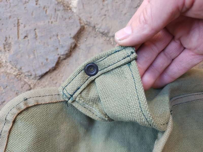 as found new & unused single (one side typically used) Rhodesian Pattern 69 webbing kidney pouch