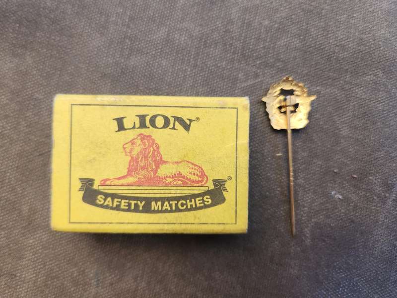 original small lapel pin for the SAAF with (Queens/ Kings?) crown in gilt - pin intact