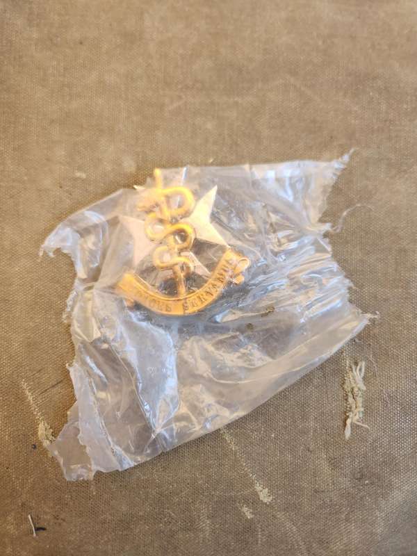 100% original (in as supplied plastic) SAMS beret bi-metal badge - SADF era - medics and ops medics
