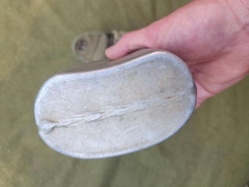 used original US Army dd 1945 canteen and cover with signs of Rhod era custom "baby-poop" camo paint