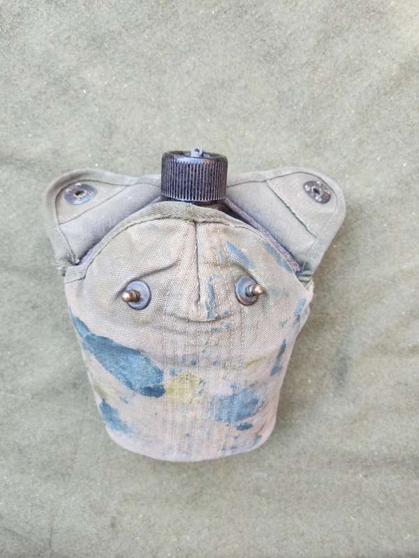 used original US Army dd 1945 canteen and cover with signs of Rhod era custom "baby-poop" camo paint