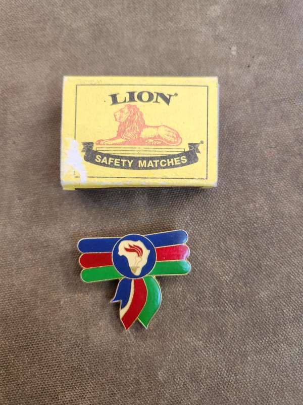scarce original SWA/Angola border war era SWAPO liberation movement enamel/metal pin badge pin inta