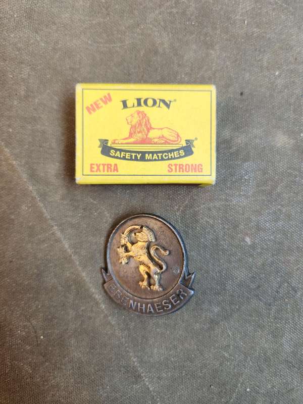 scarce original SADF era bi-metal SA Army 9 SAI BN (Cape Town) beret badge