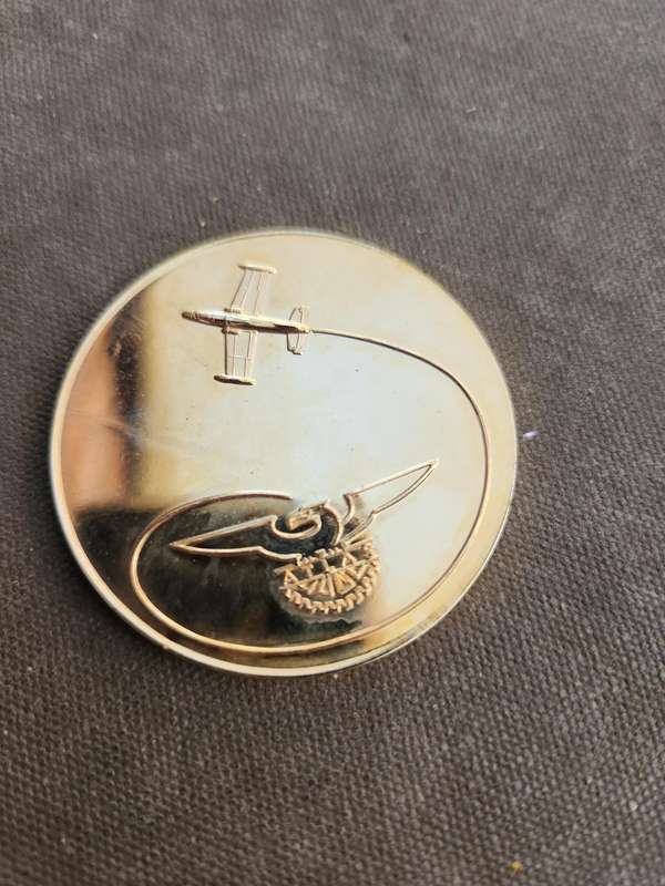 scarce & hard to find ATLAS aircraft corporation Chairman's award (gold?) coin in great clean cond.