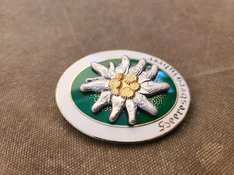 modern re-make metal & enamel German commemorative badge Edelweiss WW2 type Mountain troops