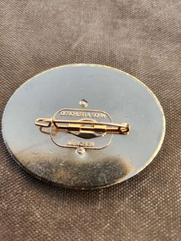 modern re-make metal & enamel German commemorative badge Edelweiss WW2 type Mountain troops